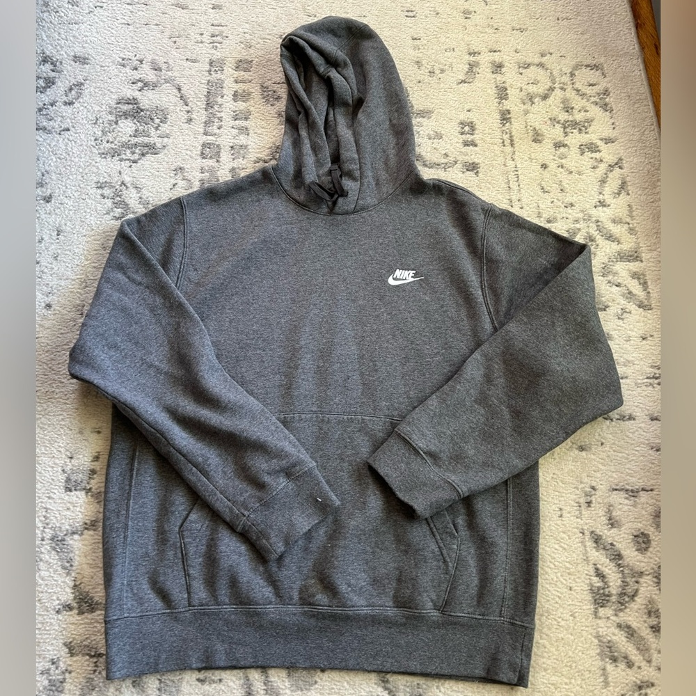 Men’s Nike hoodie size medium
